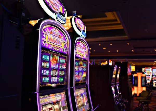 7 win platform showing recent winner payout notifications on a mobile screen